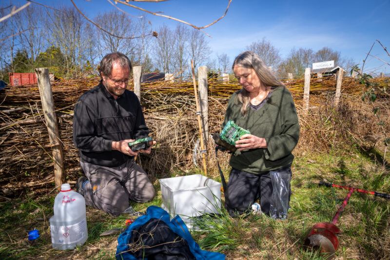 Kvashegn undersøges af forsker fra Aarhus Universitet - der laves målinger på biodiversitet